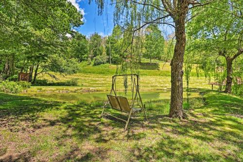 Taman di luar Private Bryson City Ranch Retreat with Mtn Views!