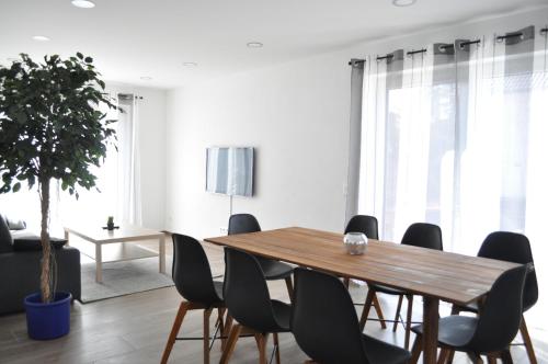 a dining room with a wooden table and chairs at B Home SLEEP & WORK in Burgrieden