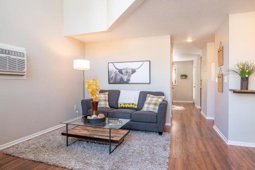 2153 NW Hill St – Photos 3
