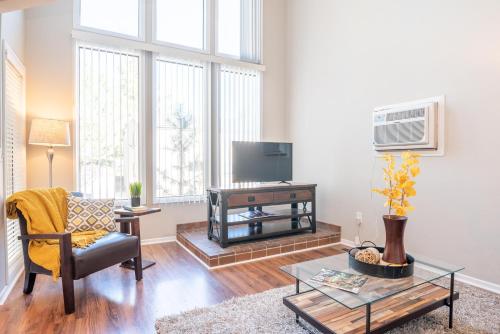 2153 NW Hill St – Photos 2