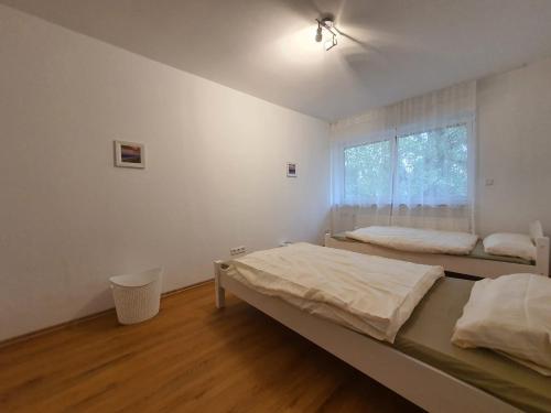 a bedroom with two beds and a window at Schnelle Vermietungen in Achern