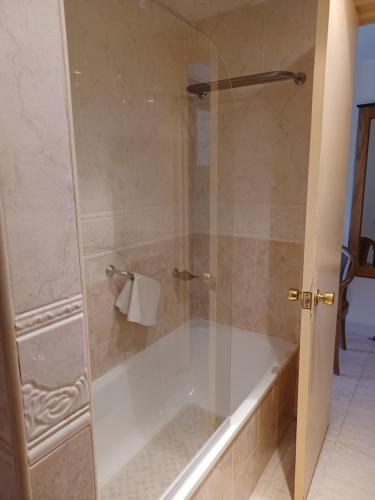 Estudio 1ª linea vista mar planta 10 3 PYR Fuengirola