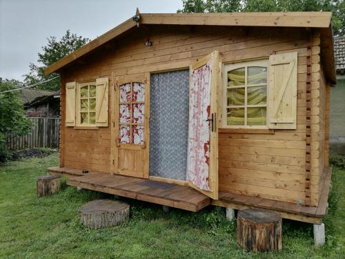 Edelweiss guesthouse, glamping and campingにある庭