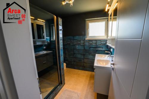 Koupelna v ubytování Arca Sweet Apartment Ariniș