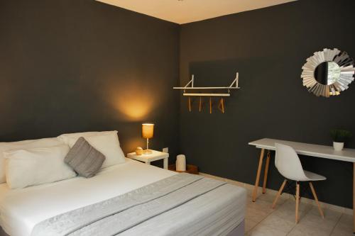 Postel nebo postele na pokoji v ubytování Che Suites Playa