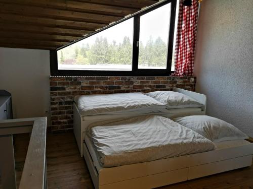 three beds in a room with a window at PENTHOUSE Appartement Bergliebe Sankt Englmar in Sankt Englmar