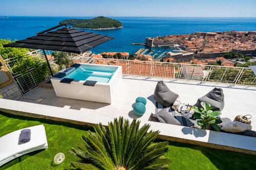 Gorgeous Ground Floor w/ Minipool & Patio