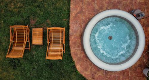 an overhead view of a swimming pool with two lounges at Rtanjski konak in Boljevac