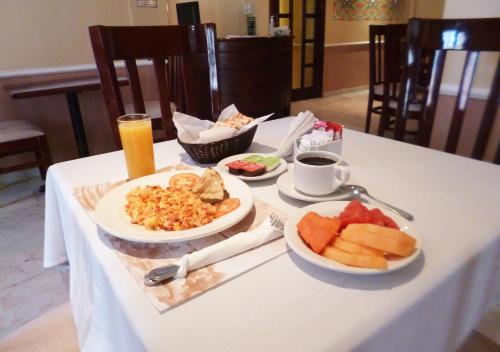 Comida en o cerca de este hotel