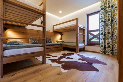 Poschodová posteľ alebo postele v izbe v ubytovaní Apartmán Švícárek