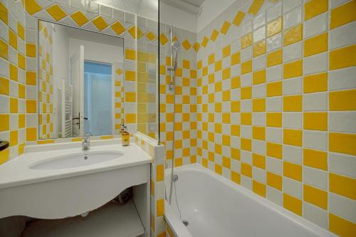 Upstays - 2 Rooms - Pool - Garden - Terrace