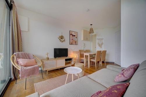 Upstays - 2 Rooms renovated - Pool - Terrace