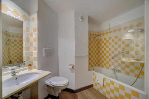 Upstays - 2 Rooms renovated - Pool - Terrace