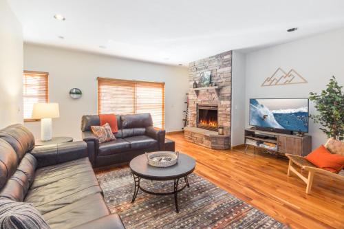 Elkhorn Townhome 1947 – Photos 2