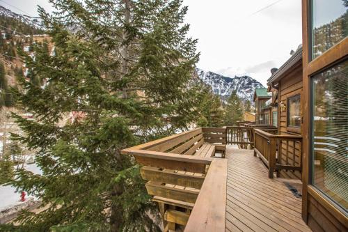 1490OAK Grandview Condo – Photos 2