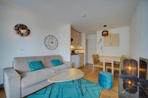Upstays - 2 Rooms - Renovated - Pool - Air