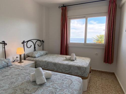 Postel nebo postele na pokoji v ubytování Acapulco Playa 412 Apartments Casasol