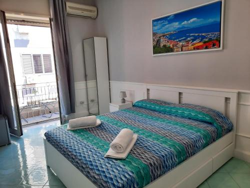 Posteľ alebo postele v izbe v ubytovaní Napoli central
