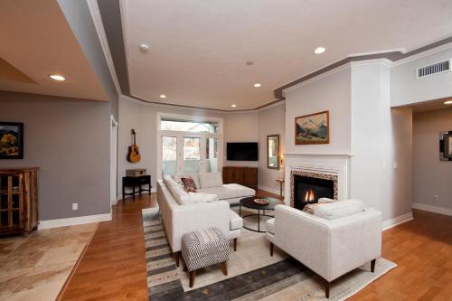 Mears House Unit 1A – Photos 2