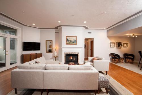 Mears House Unit 1A – Photos 3