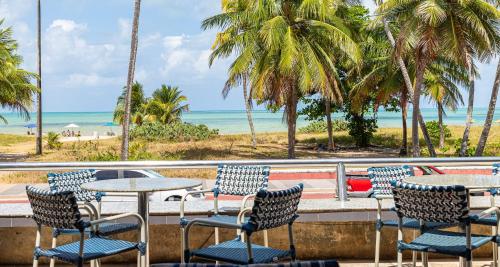 Um restaurante ou outro lugar para comer em Littoral Hotel