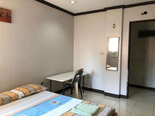 Katil atau katil-katil dalam bilik di A place to stay in Cebu City