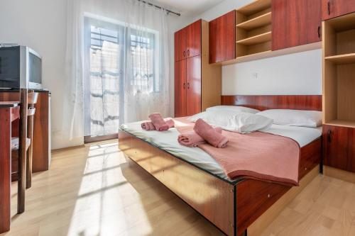 Posteľ alebo postele v izbe v ubytovaní Apartments and Room Ruzica