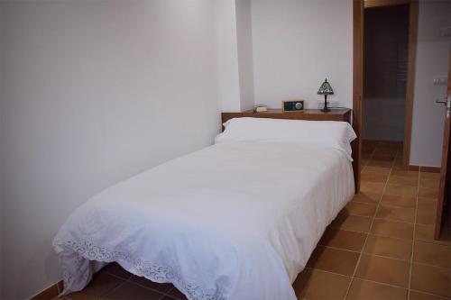 En eller flere senge i et værelse på Pincheiro Apartamentos Turísticos
