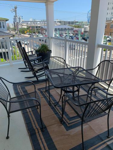 a group of chairs and a table on a porch at Ocean Manor 1100 Inn in Ocean City