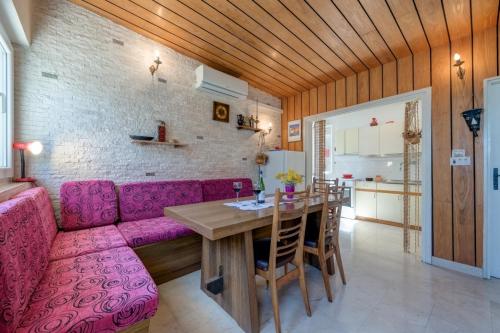 Imagen de la galería de Beachfront Apartment Pisak (196-1), en Pisak