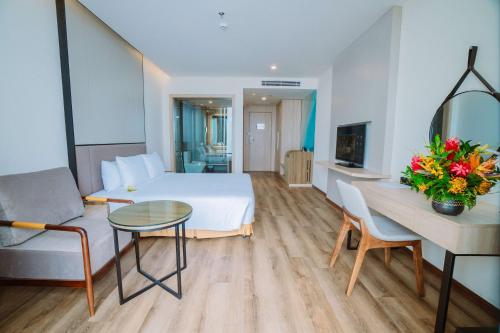 a hotel room with a bed and a table at Mường Thanh Luxury Xuân Thành in Ha Tinh