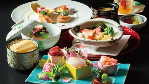 ホテルの敷地内または近くでの食事または食べ物