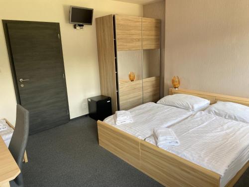 Postel nebo postele na pokoji v ubytování Penzion Na Císařství