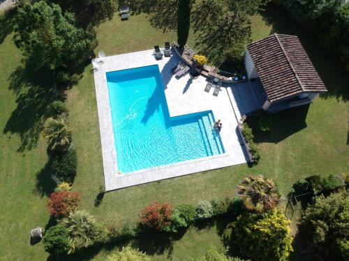 an overhead view of a swimming pool in a yard at Bastide De Luzert in Labastide-de-Lévis