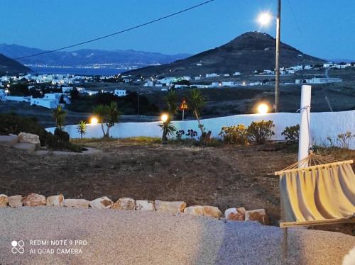 Φωτογραφία από το άλμπουμ του Irini's B & W house with jacuzzi σε Dhragoulás