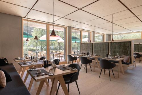 Restaurant o un lloc per menjar a Amrai Suites