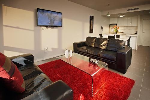 Televisyen dan/atau pusat hiburan di Charlestown Executive Apartments