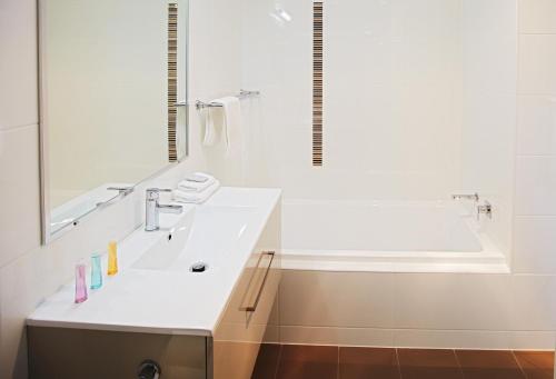 Bilik mandi di Charlestown Executive Apartments
