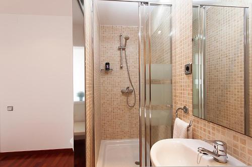 Phòng tắm tại MUNTANYA - Apartment with balcony Sagrada Familia