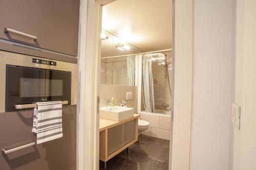 A bathroom at Luxury Suites Castel