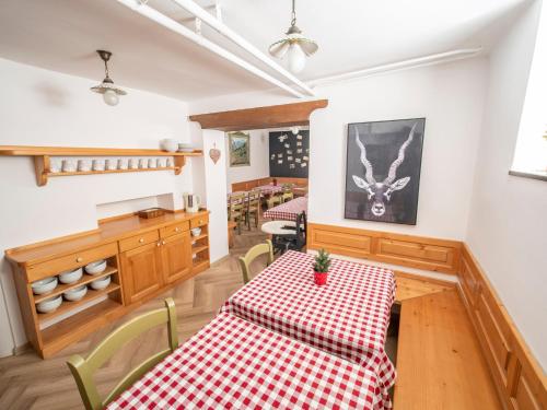 Berghi Hotel and Apartmentsにあるベッド