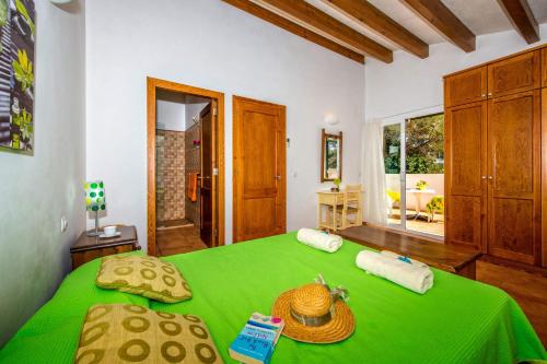 Postel nebo postele na pokoji v ubytování Villa Son Felip by Villa Plus