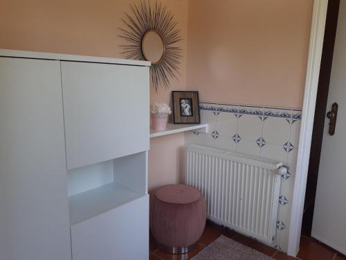 a room with a white radiator and a mirror at Alojamento Local - Casa Amarela in Alvaiázere
