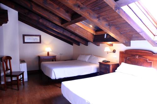 Postel nebo postele na pokoji v ubytování Hostal Antxitonea