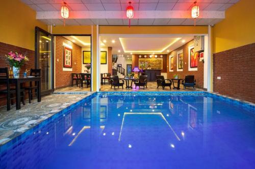 Bazén v ubytování Hoi An Riverland Villa - Hoi An Center nebo v jeho okolí