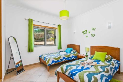 Ένα ή περισσότερα κρεβάτια σε δωμάτιο στο Villa Ribeiro Tomas by Villa Plus