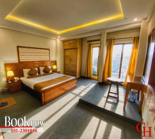 Кровать или кровати в номере Grand Islamabad Hotel