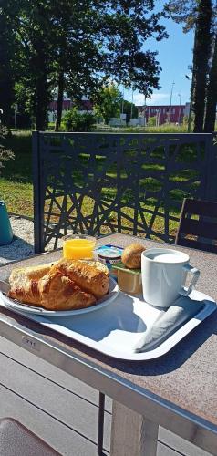 Comida en o cerca de este hotel