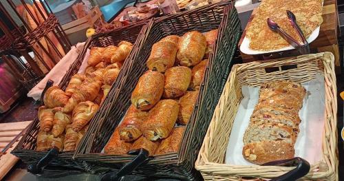 Comida en o cerca de este hotel