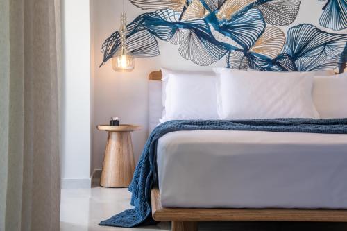 Ένα ή περισσότερα κρεβάτια σε δωμάτιο στο Kymo Instyle Villa - Sea view Private pool Jacuzzi